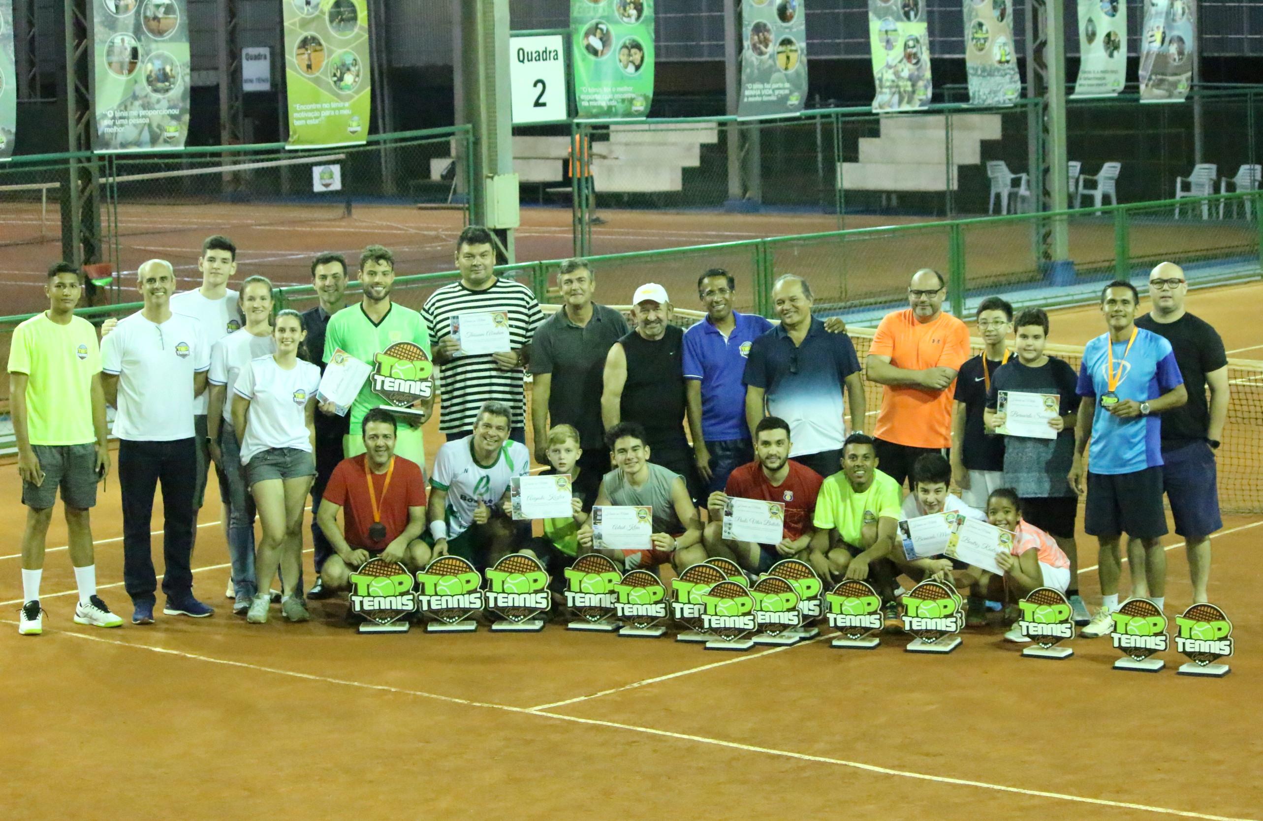 Top Tennis Center divulga campeões do torneio inaugural