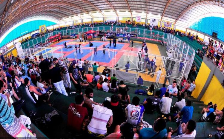 Ginásio da escola quadra de basquete do ginásio e arena de futebol