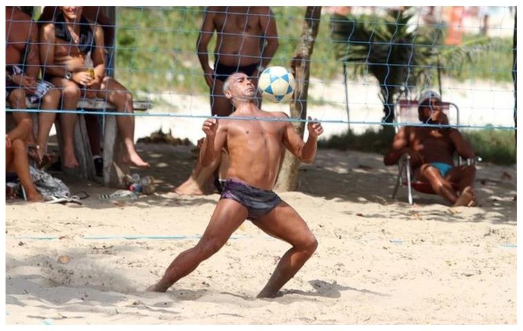 Jogo do Brasil no futebol de areia vira piada na internet