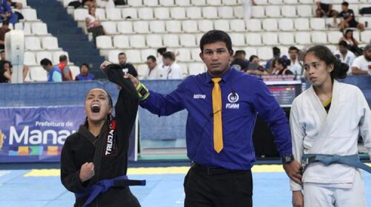 Copa Osvaldo Alves de Jiu-Jìtsu 2025 - Meysse Campos é campeã do FEM Adulto Azul Pluma - foto 1 para site