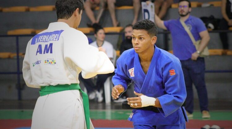Judô - André Reis - de azul - Kaizen - classificado no Júnior Masculino - foto 1 - by Emanuel Mendes Siqueira