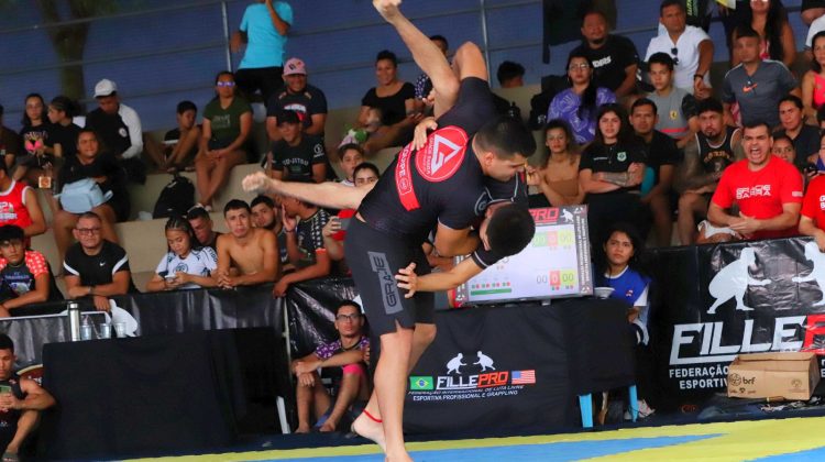 Luta Livre - Pan 2025 - by Emanuel Mendes Siqueira - Leonardo Tibes - Gracie Barra - em ação - foto 102 - capa de site